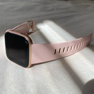 Fitbit Rose Gold Versa 1 Smart Watch